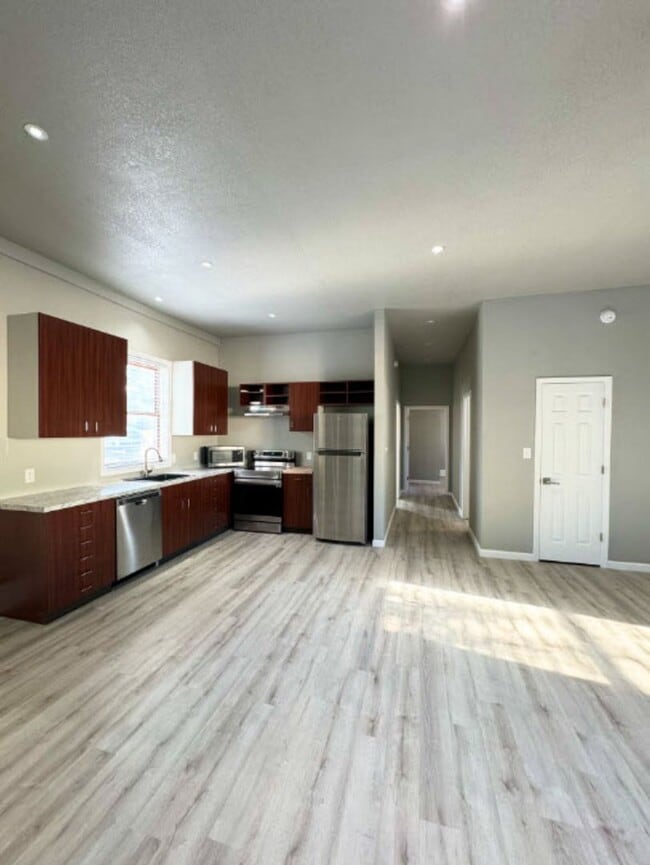 Building Photo - Charming Newly Renovated 3 Bedroom, 2 Bath...