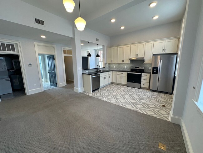 Building Photo - Charming 2 Bed 1 Bath Apartment in Downtown Fredericksburg