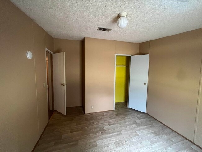 Building Photo - 228 Bruce Rd