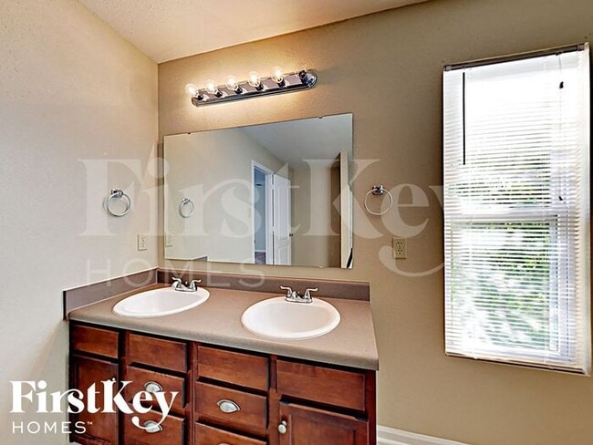 Building Photo - 3401 Table Rock Dr