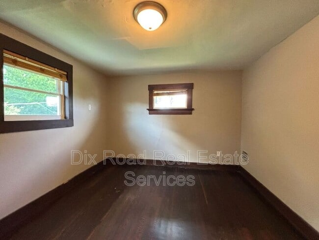 Building Photo - 1501 Viola Ave