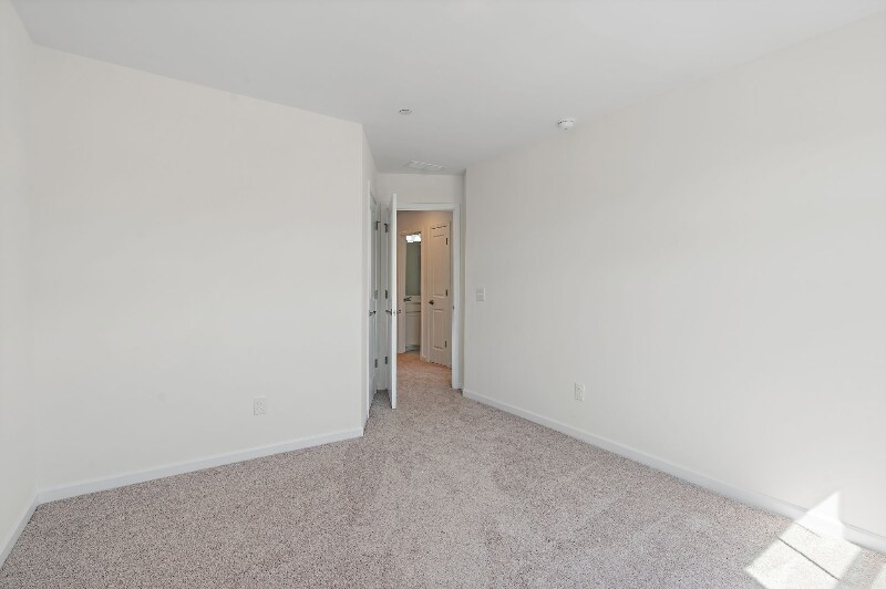 Building Photo - 7136 Mapleside Ln