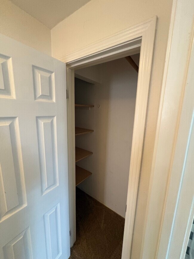 Hallway Closet - 910 N Laventure Rd