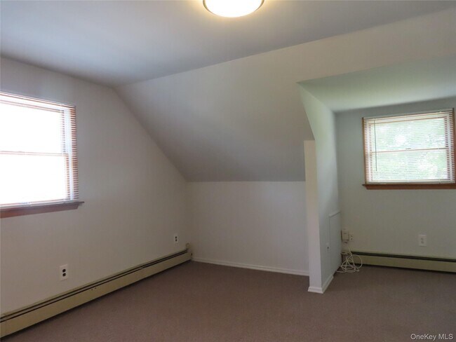Building Photo - 120 Cerny Pl