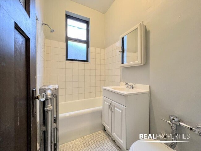 Building Photo - 0 bedroom in CHICAGO IL 60640