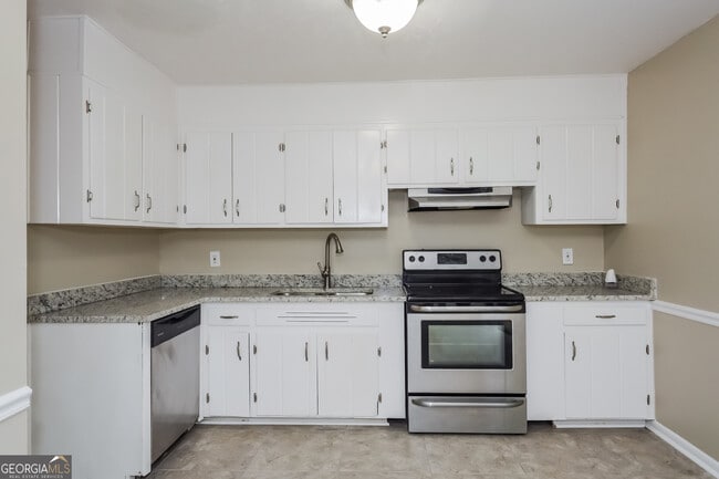 Building Photo - 464 Pinecrest Dr