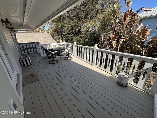 Building Photo - 310 7th St