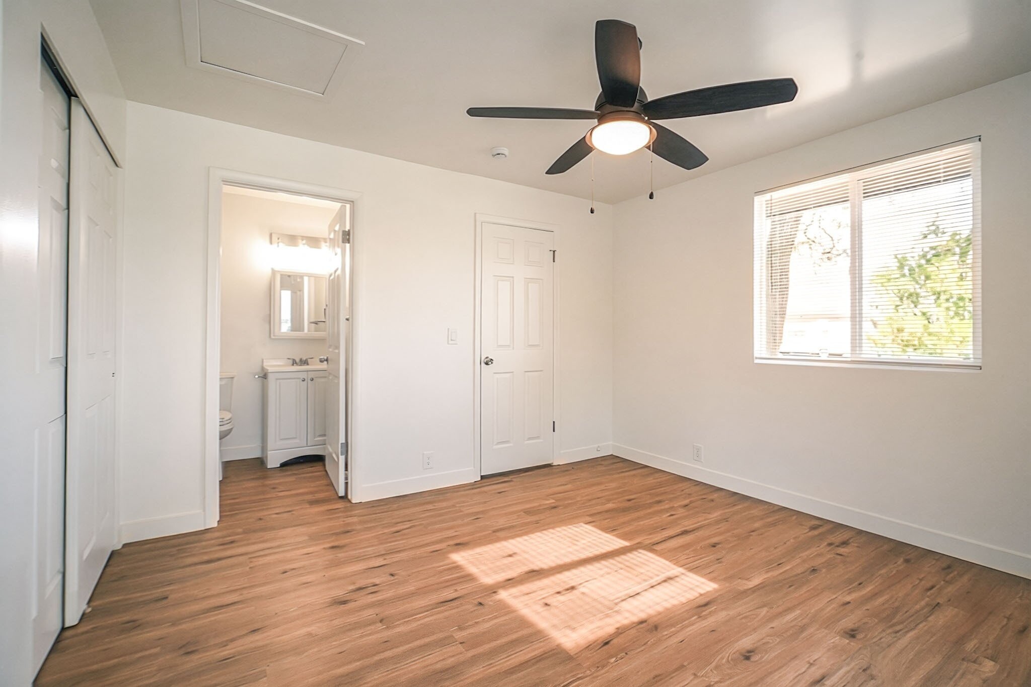 Building Photo - 376 W 700 N