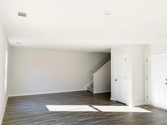 Building Photo - 569 Wagon Trail