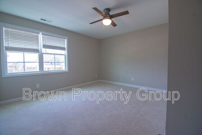 Building Photo - 2220 Oldenburg Ln