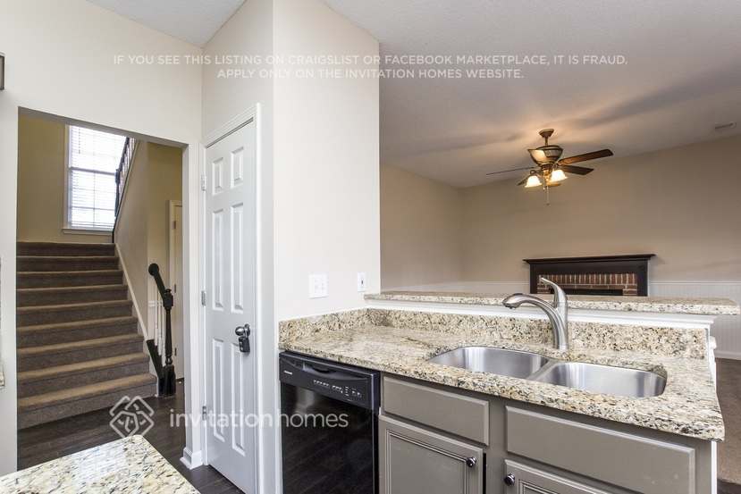 Building Photo - 7010 Surrey Dr