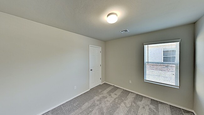 Building Photo - Very Nice 4 Bedroom 2 Bath Home in Yukon Schools.