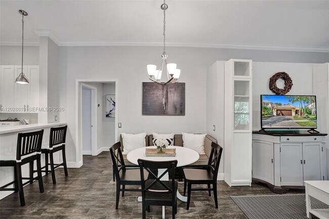 Building Photo - 1479 Sunset Way