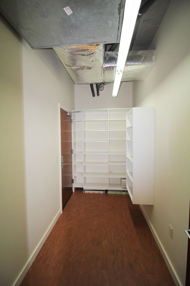 Building Photo - 1025 NW Couch St