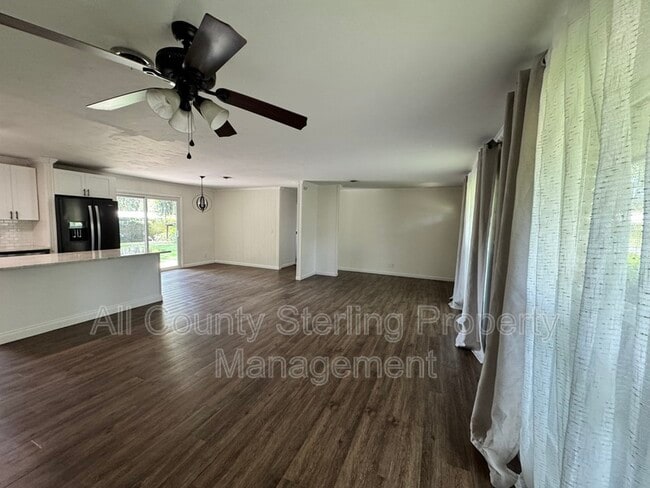 Building Photo - 353 SE Olustee Ave