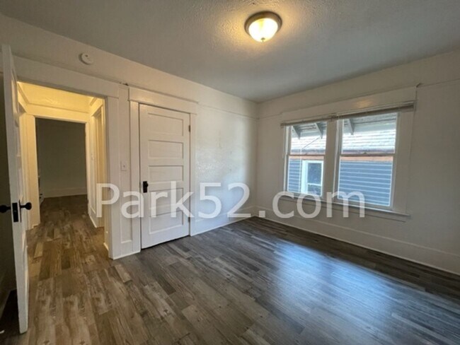 Building Photo - 2 Bedroom 1 Bathroom Duplex