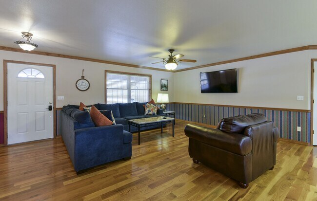 Building Photo - 5558 State Hwy 265