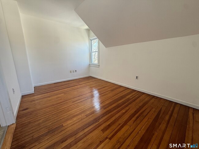 Building Photo - 14 Cerretta St