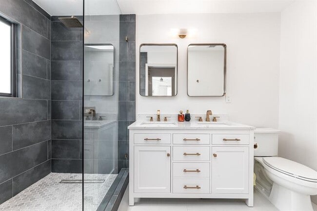 Building Photo - 1604 NE 16th Ave