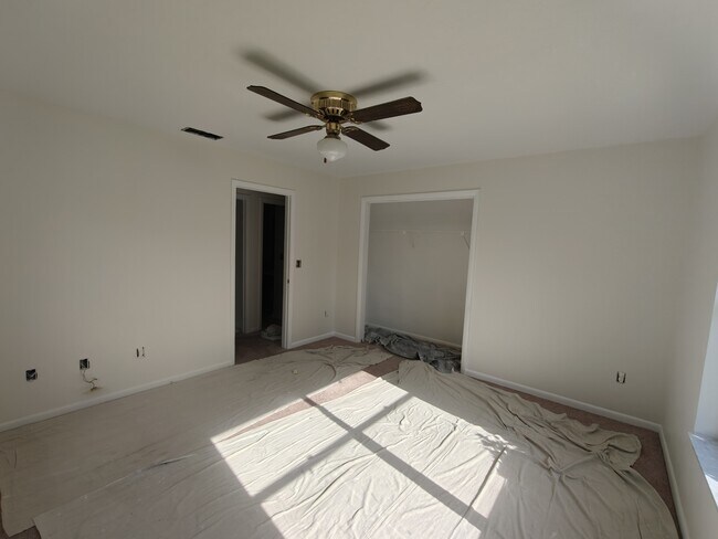 Building Photo - 6133 NW 33 St