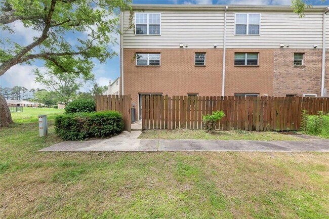 Building Photo - 4701 Flat Shoals Rd