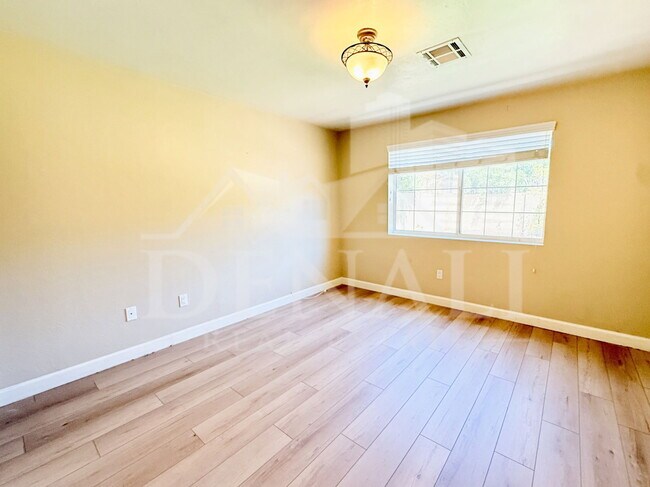 Building Photo - 1326 W Palm Ln