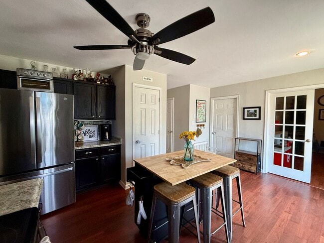 Building Photo - 4-bedroom, 2.5-bath home on a cul-de-sac street!
