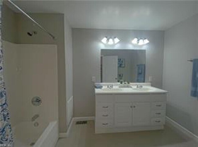 Building Photo - 1350 W 38th St