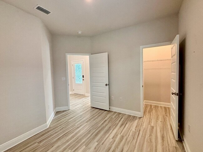 Building Photo - 492 Vermilion Cir