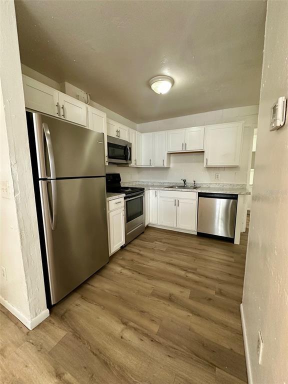 Building Photo - 647 NE Waldo Rd