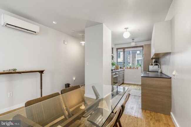 Building Photo - 1306 Hope St