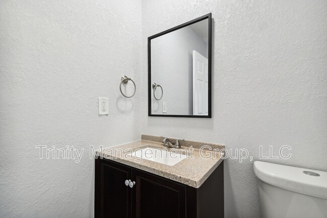 Building Photo - 1051 Dogwood Dr