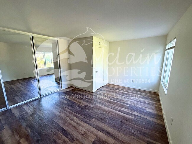 Building Photo - The Grove 2bd/1ba, Corner Unit