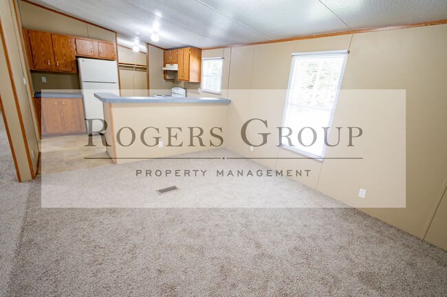 Building Photo - 671 Regina Ln