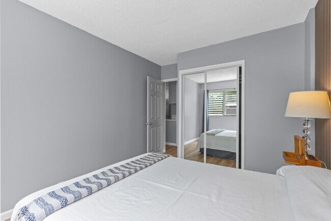 Building Photo - Experience Waikiki Living