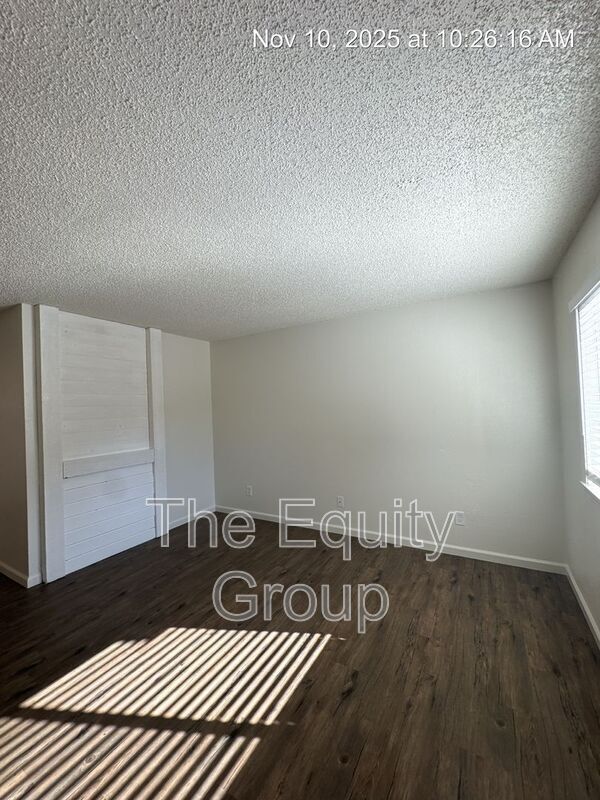 Building Photo - 806 Monarch Cir