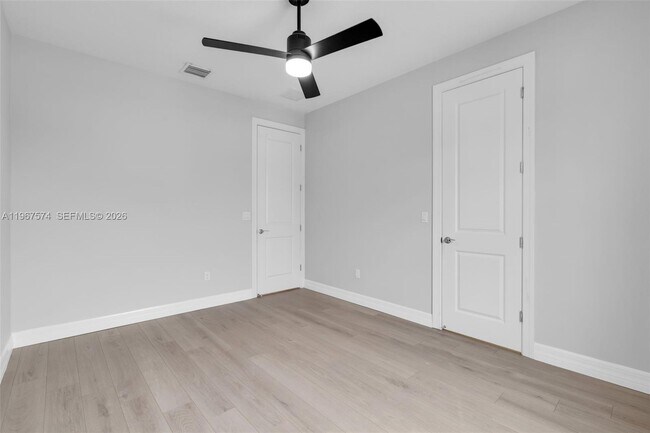 Building Photo - 1595 Evergreen Ter