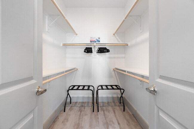 Building Photo - 12100 1/2 Ferrystone Glen Drive-SI ID1240329P