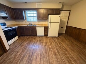 Building Photo - Townhome with a Bedroom Balcony Overlooking Lake Tapawingo