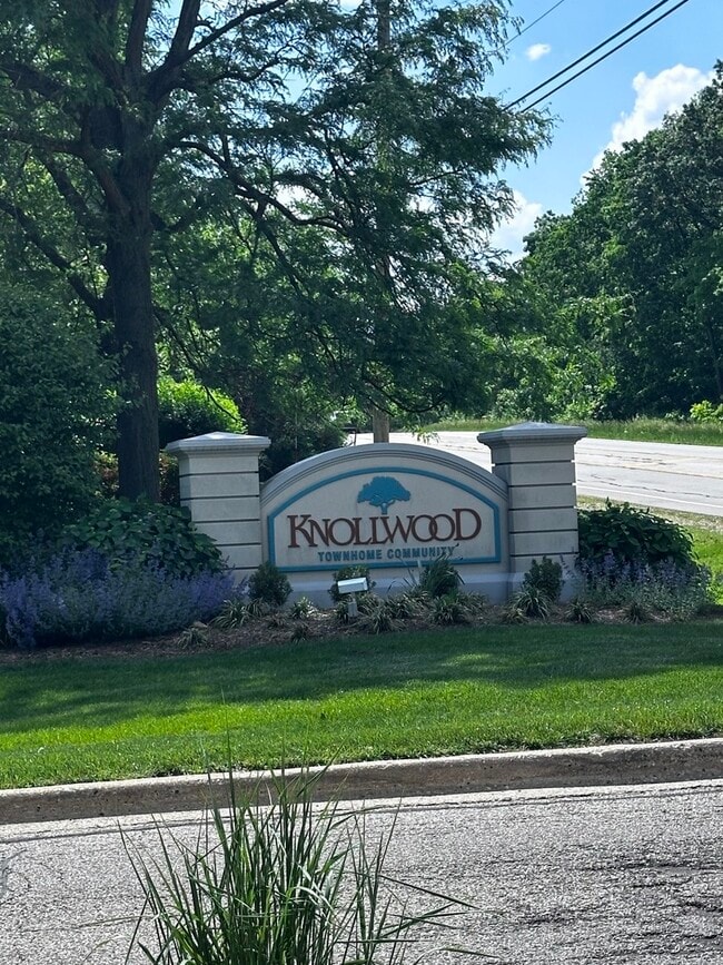 Building Photo - 1338 N Knollwood Dr