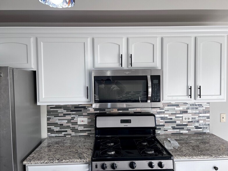 Kitchen - 3333 Bromley Ln