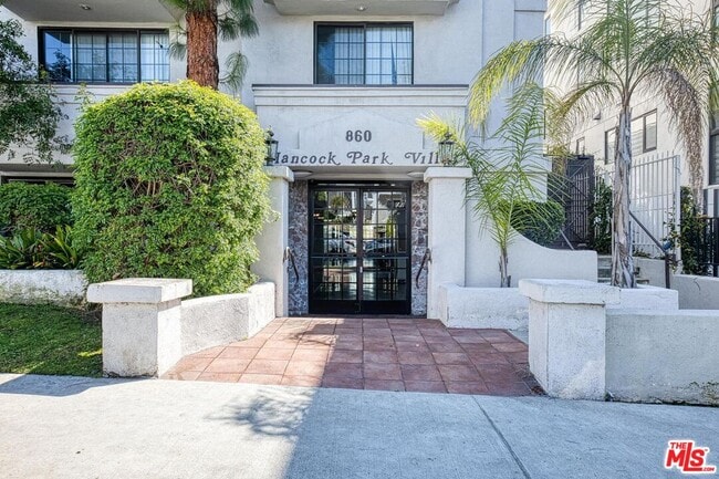 Building Photo - 860 S Lucerne Blvd