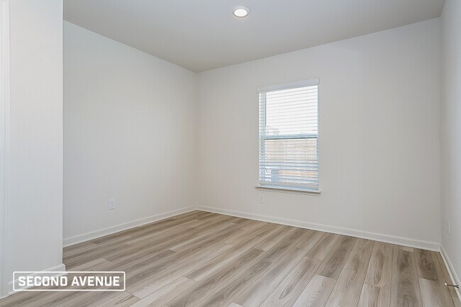 Building Photo - 520 Bennie Leonard St