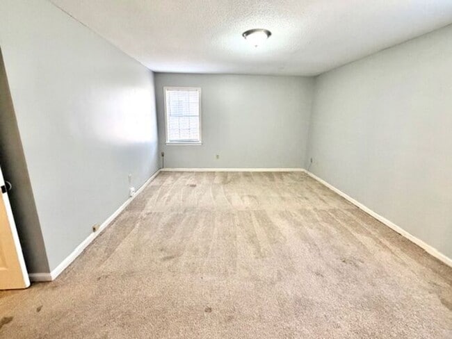 Building Photo - Spacious Home In Countrywood-4 Bedrooms 2827 SF