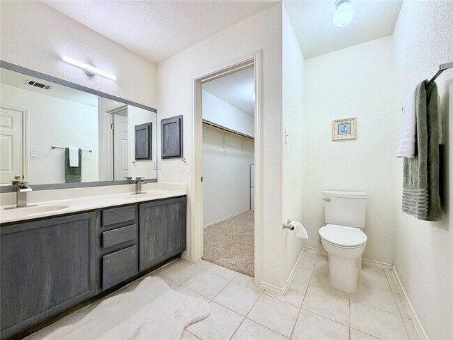 Building Photo - 9802 Copper Creek Dr
