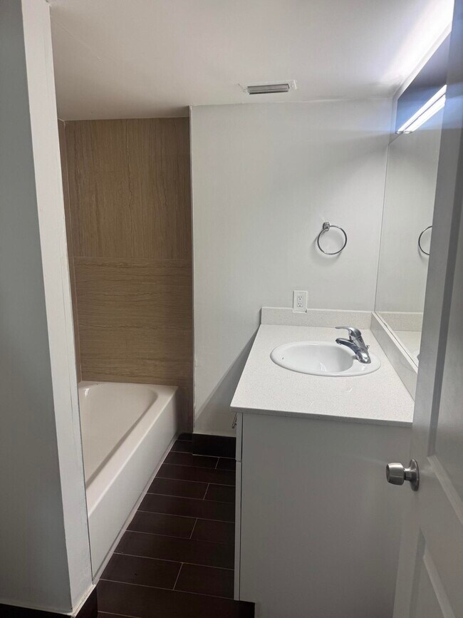 Building Photo - 4871 Arjaro Dr