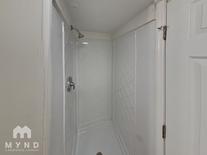 Building Photo - 1835 Mountainbrook Dr