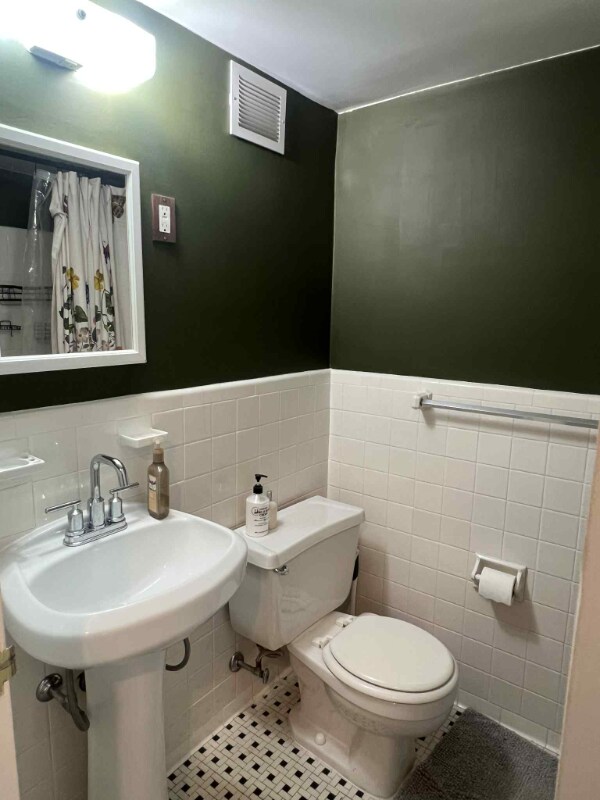 Building Photo - 1801 Clydesdale Pl NW