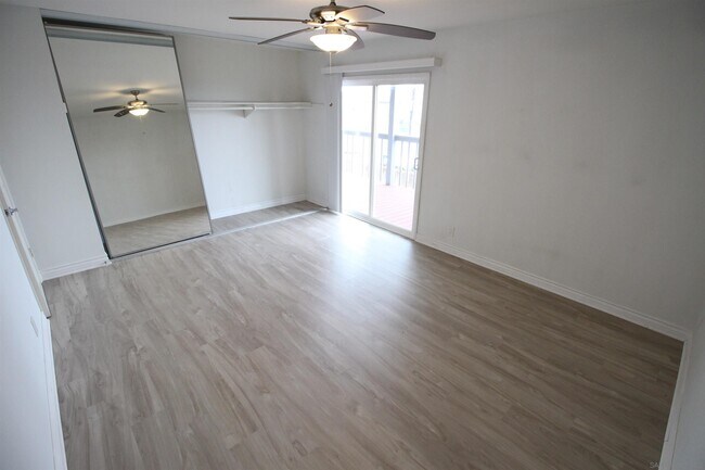 Building Photo - 2212 Edinburg Ave