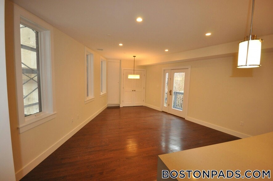 Building Photo - 20 Sussex St